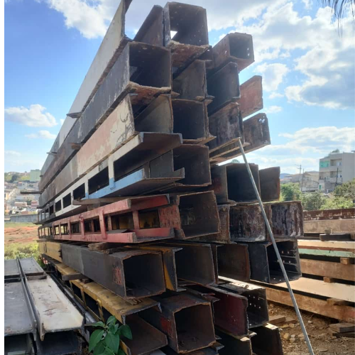 Pé direito 30x30 de Viga U12"