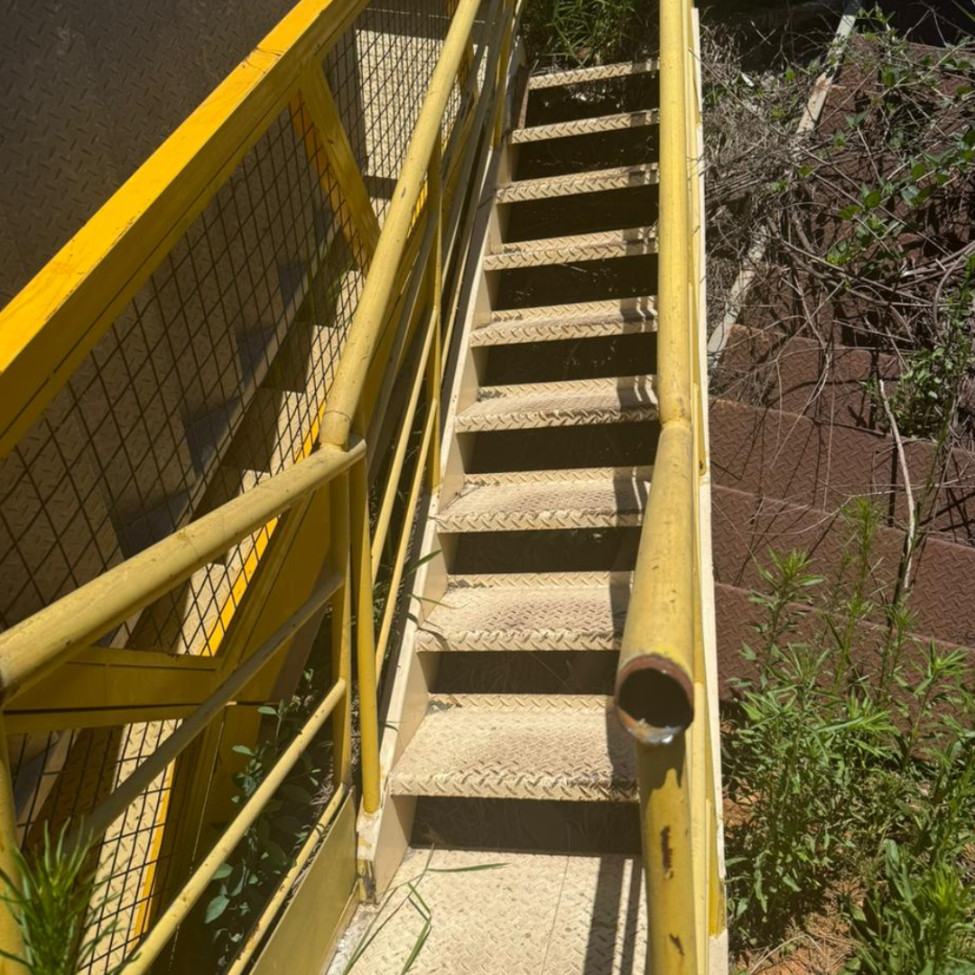 Escada Reta Usada 2,70m x 70cm